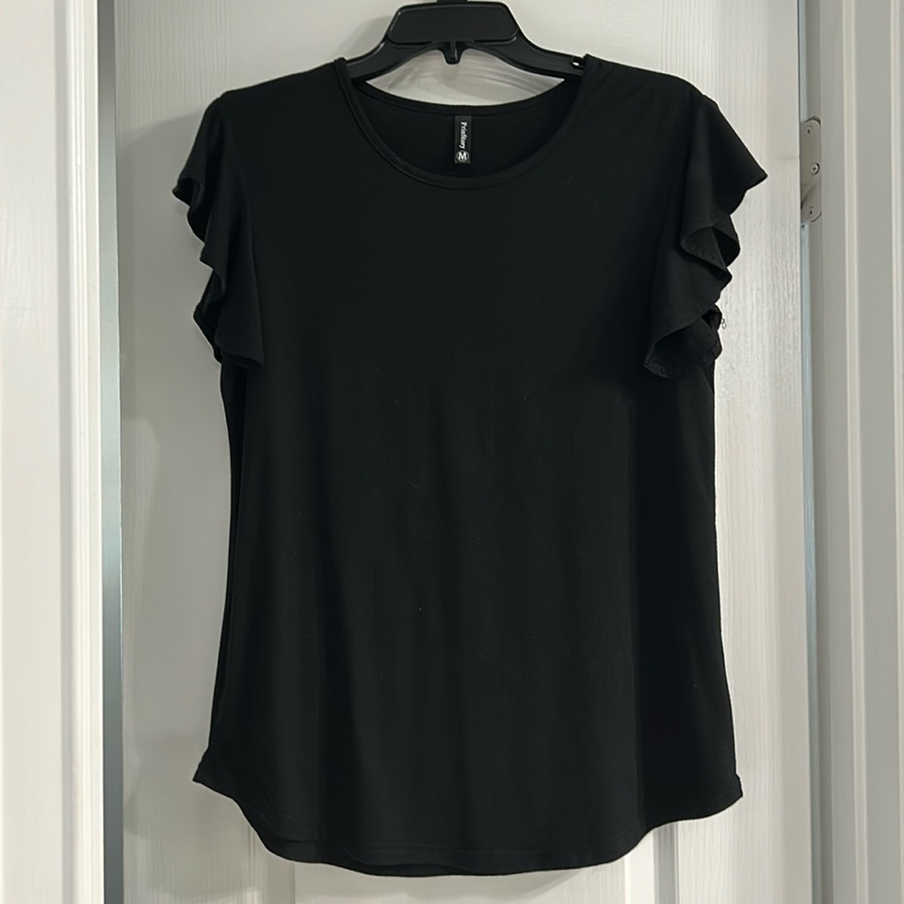 Black cap ruffle sleeve scoop neck top